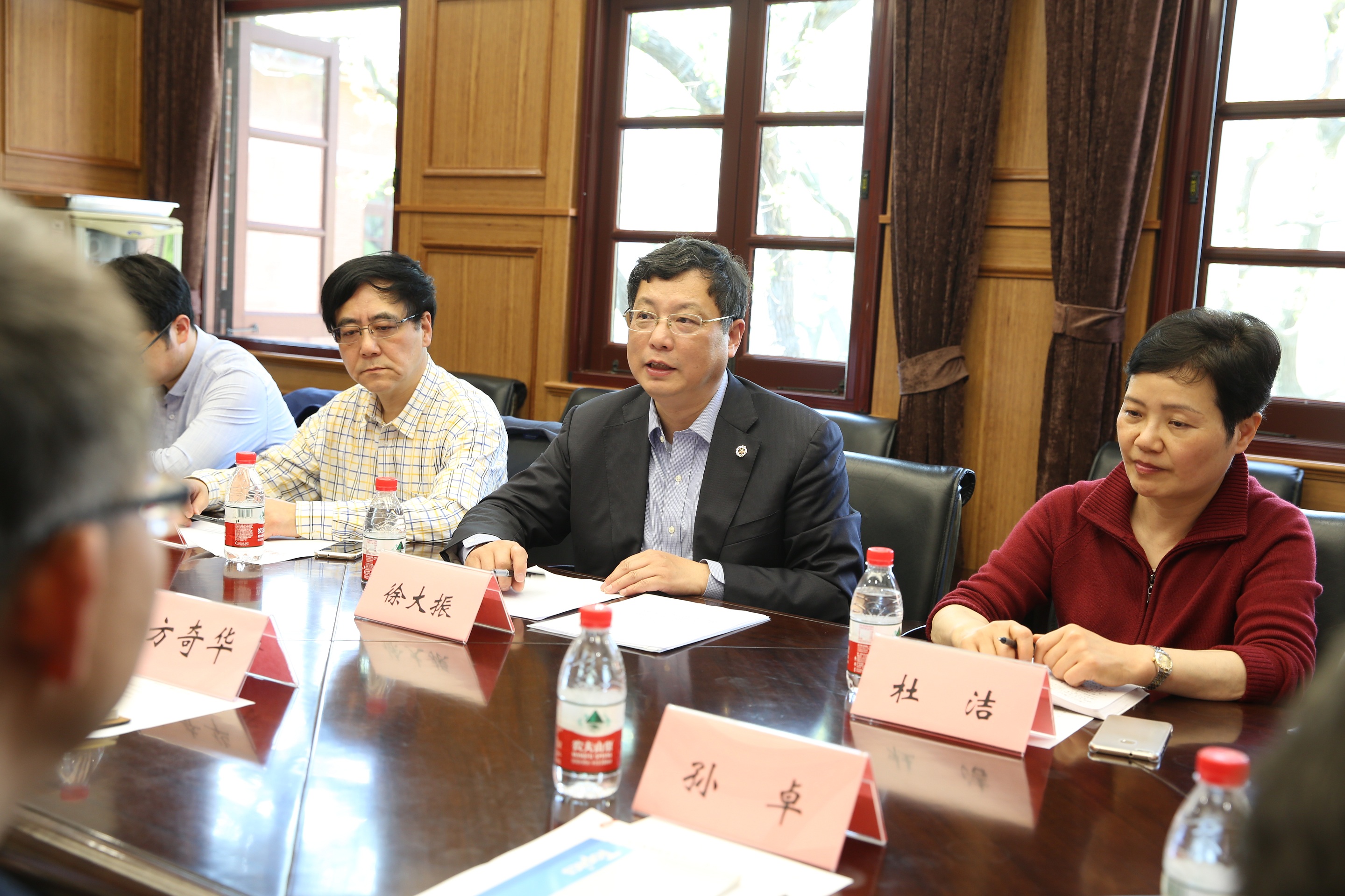 徐大振一行听取侨务工作建议